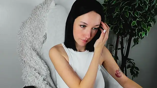 EileenMoores online show from October 4, 2025, 8:12 am