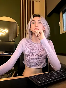 MiaInAir online show from November 20, 2025, 12:27 pm