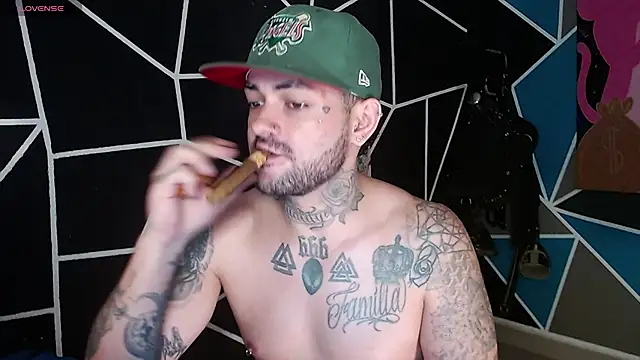 nicolastorres99 online show from October 28, 2025, 2:26 am