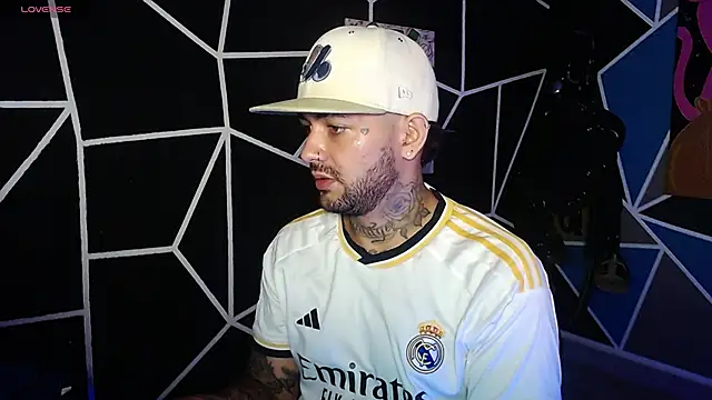 nicolastorres99 online show from November 4, 2025, 2:43 am