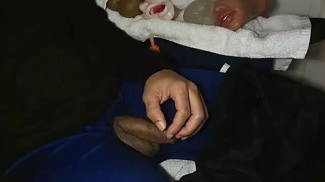 Snapshot of GRiZZLYBONE chatting on February 11, 2026, 7:13 am GRiZZLYBONE online show from February 11, 2026, 7:13 am