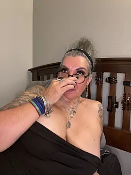 dieseldame1313 online show from October 30, 2025, 1:40 am