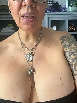 dieseldame1313 online show from April 3, 2026, 7:23 pm