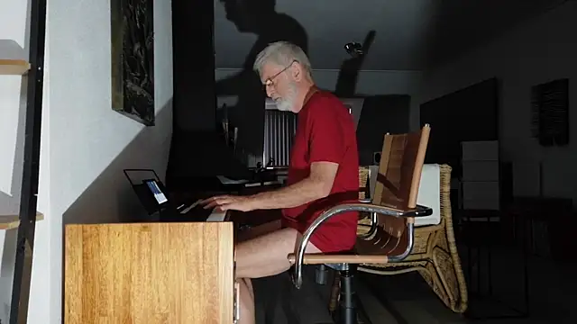 ewaldwillems99 online show from November 7, 2025, 3:01 pm