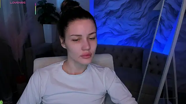 Aria Mila online show from April 15, 2026, 3:24 am