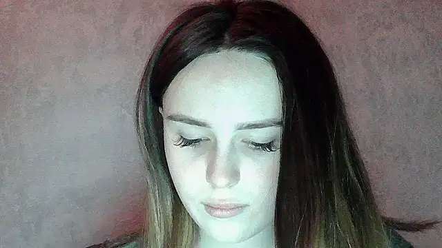 SweetLoraa online show from April 8, 2026, 7:25 pm