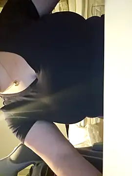 itsCuteTits online show from November 5, 2025, 5:24 pm