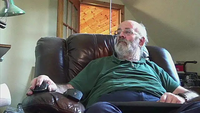 janzer13 online show from December 4, 2025, 1:53 pm