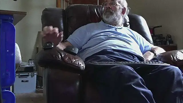 Snapshot of janzer13 chatting on January 16, 2026, 2:10 pm janzer13 online show from January 16, 2026, 2:10 pm