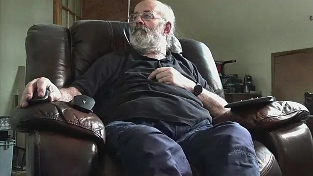 Snapshot of janzer13 chatting on February 5, 2026, 2:00 pm janzer13 online show from February 5, 2026, 2:00 pm