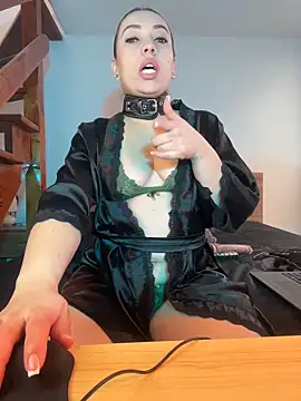 Moon Blake online show from October 3, 2025, 1:08 pm