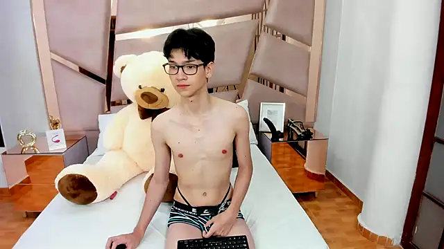AustinFluf online show from September 27, 2025, 11:48 am