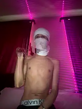 Snapshot of holydirt_luxeno1 chatting on January 14, 2026, 12:00 pm holydirt luxeno1 online show from January 14, 2026, 12:00 pm