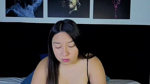 Snapshot of BellaRoux1 chatting on February 13, 2026, 12:34 pm BellaRoux1 online show from February 13, 2026, 12:34 pm