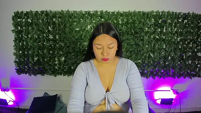 Snapshot of BellaRoux1 chatting on February 21, 2026, 12:28 pm BellaRoux1 online show from February 21, 2026, 12:28 pm