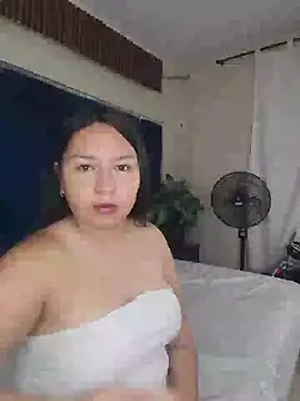 Snapshot of BellaRoux1 chatting on February 25, 2026, 12:15 pm BellaRoux1 online show from February 25, 2026, 12:15 pm