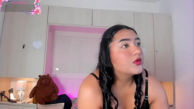 LilyWhitney online show from September 12, 2025, 5:35 pm