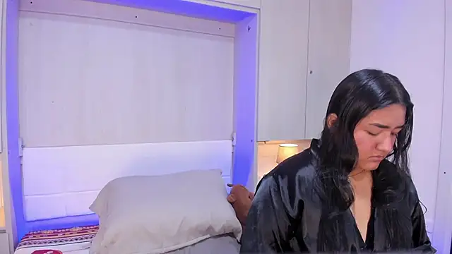 LilyWhitney online show from November 20, 2025, 4:34 am