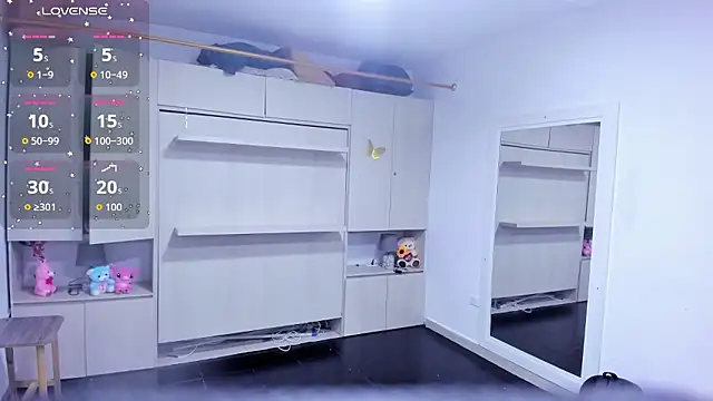 LilyWhitney online show from January 18, 2026, 4:05 am