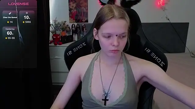 Luna Navy online show from September 12, 2025, 9:42 am