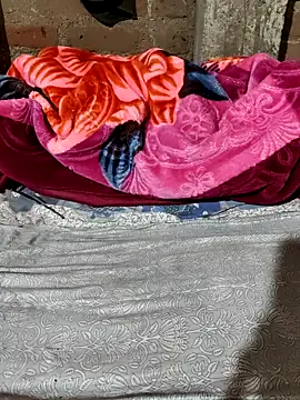 POOJACOUPLE online show from October 28, 2025, 8:11 pm