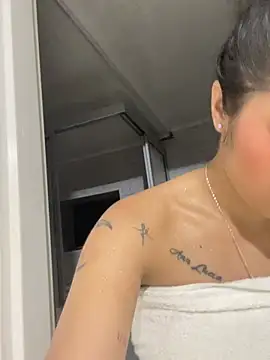 Snapshot of LuluMonroe_Eup chatting on February 13, 2026, 3:24 am LuluMonroe Eup online show from February 13, 2026, 3:24 am