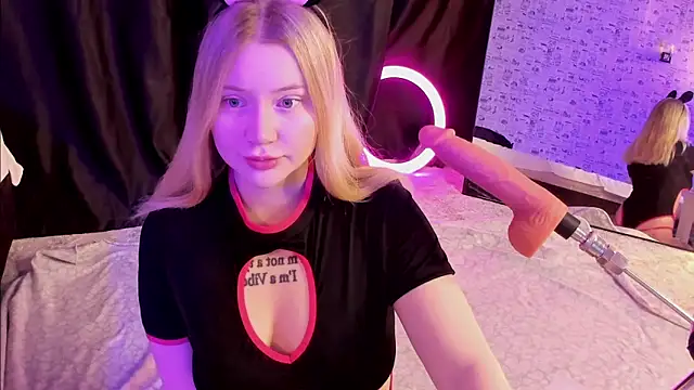 Lillie Berry online show from November 30, 2025, 4:38 am