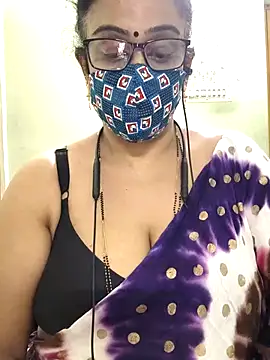 sweet-lotus online show from December 18, 2025, 5:02 am