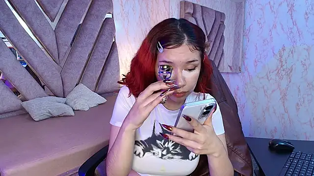 Snapshot of redd_pandaa chatting on April 24, 2026, 4:26 am redd pandaa online show from April 24, 2026, 4:26 am