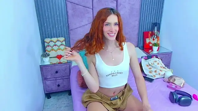 Snapshot of Emma_Lodge chatting on November 28, 2025, 6:43 pm Emma Lodge online show from November 28, 2025, 6:43 pm