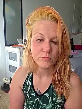 Snapshot of RhondaRump chatting on April 3, 2026, 12:58 pm RhondaRump online show from April 3, 2026, 12:58 pm