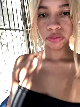 Snapshot of lily_Bliss chatting on September 20, 2025, 9:49 pm lily Bliss online show from September 20, 2025, 9:49 pm
