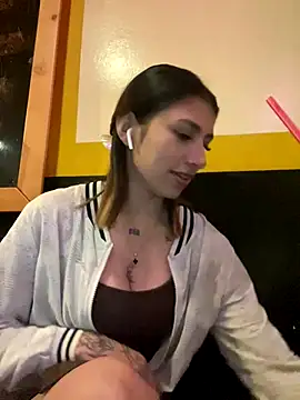 Snapshot of AriaBliss- chatting on September 18, 2025, 1:18 am AriaBliss- online show from September 18, 2025, 1:18 am