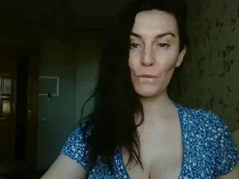 Snapshot of KatalinaQE chatting on September 15, 2025, 6:46 am KatalinaQE online show from September 15, 2025, 6:46 am