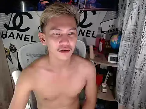 RalfAsian25 online show from April 24, 2026, 9:17 pm