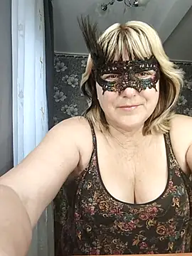 Snapshot of AliceGold5231 chatting on April 11, 2026, 5:23 am AliceGold5231 online show from April 11, 2026, 5:23 am