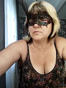 Snapshot of AliceGold5231 chatting on May 11, 2026, 5:24 am AliceGold5231 online show from May 11, 2026, 5:24 am