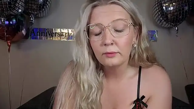 Snapshot of Daisyxoxo_ chatting on September 20, 2025, 7:04 pm Daisyxoxo  online show from September 20, 2025, 7:04 pm