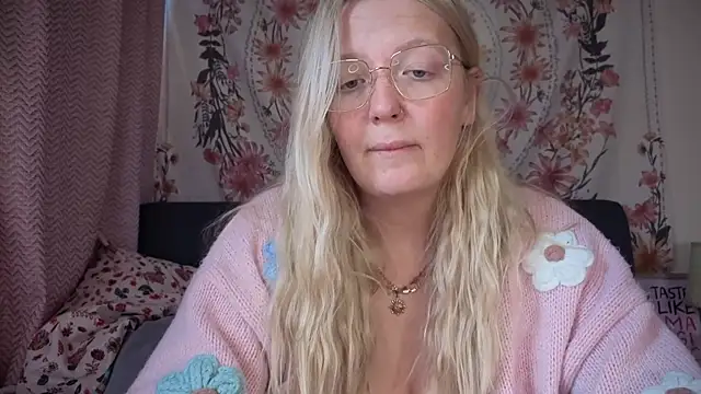 Snapshot of Daisyxoxo_ chatting on September 26, 2025, 8:40 am Daisyxoxo  online show from September 26, 2025, 8:40 am