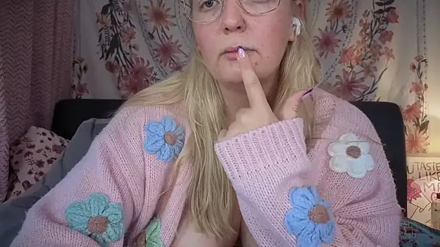 Snapshot of Daisyxoxo_ chatting on October 3, 2025, 8:33 am Daisyxoxo  online show from October 3, 2025, 8:33 am