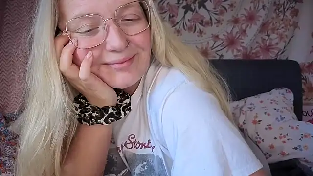 Daisyxoxo  online show from December 2, 2025, 10:20 am