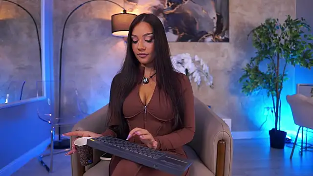 NinaSolenne online show from May 18, 2026, 9:04 am