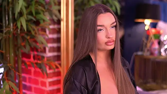 MillaSerene online show from December 14, 2025, 7:14 am