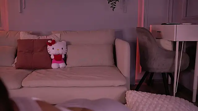 MillaSerene online show from April 10, 2026, 5:34 am