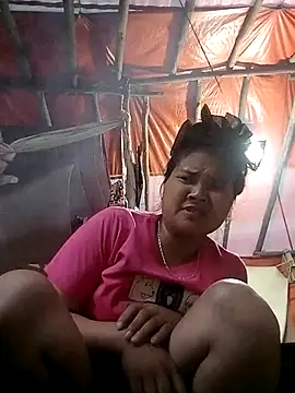 Snapshot of Heulwen-22 chatting on October 6, 2025, 10:34 am Heulwen-22 online show from October 6, 2025, 10:34 am