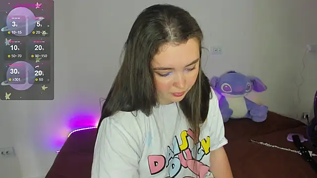 Snapshot of Alice_next_door chatting on September 21, 2025, 10:28 am Alice next door online show from September 21, 2025, 10:28 am