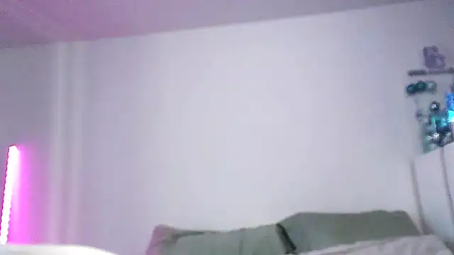 SparklingSoleil online show from December 14, 2025, 8:13 pm