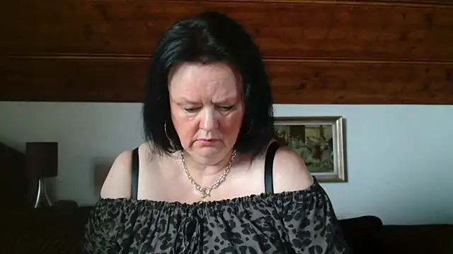 Snapshot of TiffanyMature chatting on October 27, 2025, 8:18 am TiffanyMature online show from October 27, 2025, 8:18 am