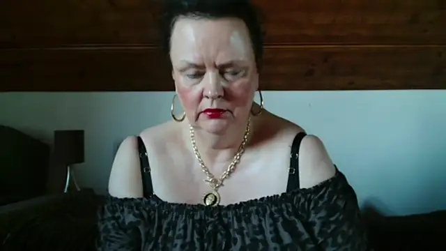 Snapshot of TiffanyMature chatting on November 7, 2025, 10:26 am TiffanyMature online show from November 7, 2025, 10:26 am