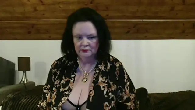 Snapshot of TiffanyMature chatting on November 7, 2025, 10:32 pm TiffanyMature online show from November 7, 2025, 10:32 pm